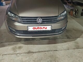 2016 Volkswagen Polo V Рестайлинг, бежевый, 930000 рублей, вид 2