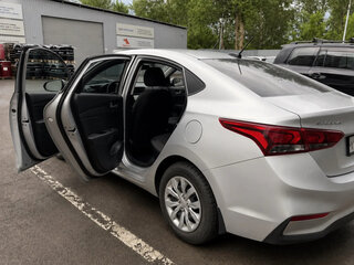 2017 Hyundai Solaris II, серебристый, 750000 рублей, вид 5