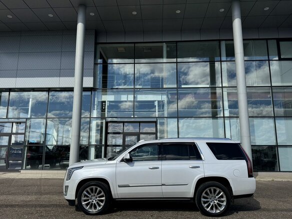 2020 Cadillac Escalade IV, белый, 3665000 рублей - вид 1