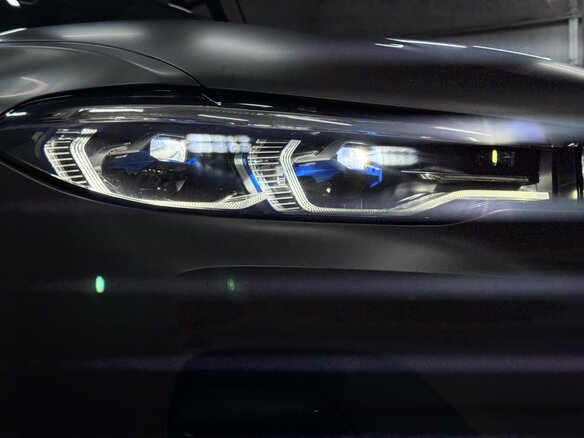 2021 BMW X7 40d I (G07), зелёный, 9800000 рублей - вид 11
