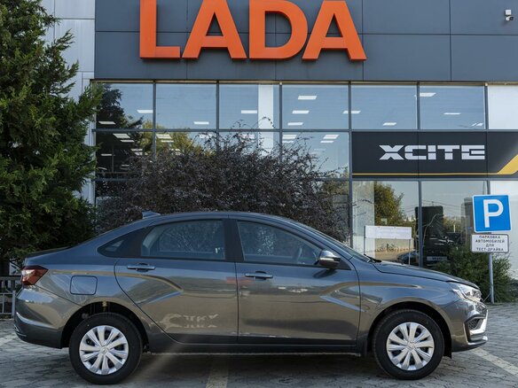 2026 Lada (ВАЗ) Vesta I Рестайлинг (NG), серый, 1705000 рублей - вид 4