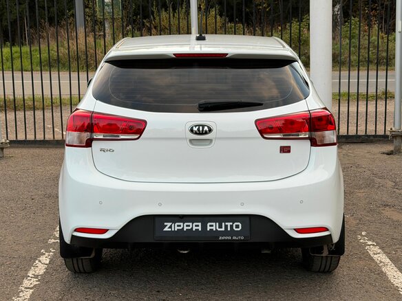 2017 Kia Rio III Рестайлинг, белый, 999000 рублей - вид 4