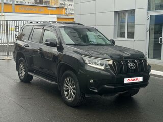 2021 Toyota Land Cruiser Prado 150 Series Рестайлинг 3, чёрный, 6400000 рублей, вид 4