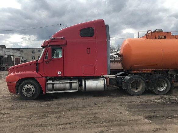2002 Freightliner Columbia, красный, 1700000 рублей - вид 8