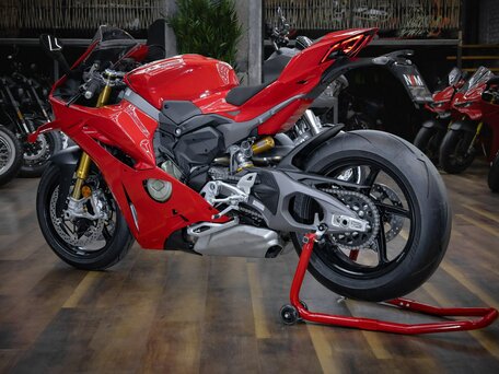 2026 Ducati Panigale V4, красный, 3790000 рублей, вид 4