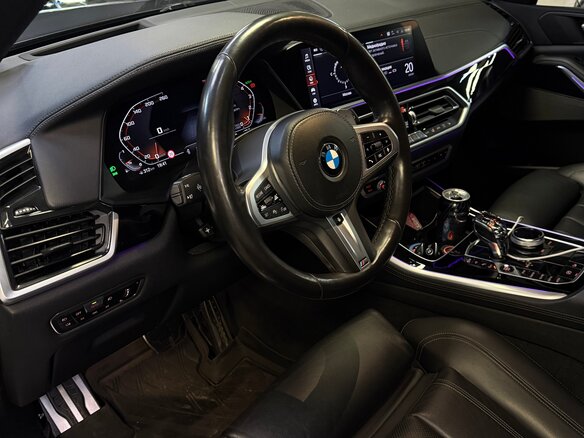 2020 BMW X5 40i IV (G05/G18), чёрный, 6100000 рублей - вид 4