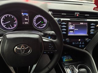 2020 Toyota Camry VIII (XV70), белый, 1999999 рублей, вид 5