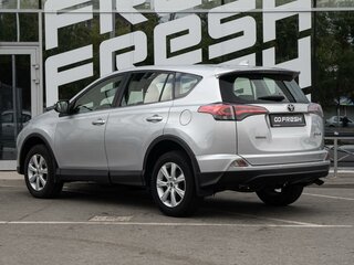 2016 Toyota RAV4 IV (XA40) Рестайлинг, серебристый, 2015000 рублей, вид 2