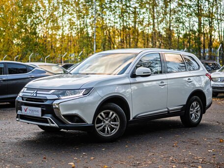 2019 Mitsubishi Outlander III Рестайлинг 3, белый, 1849000 рублей, вид 1