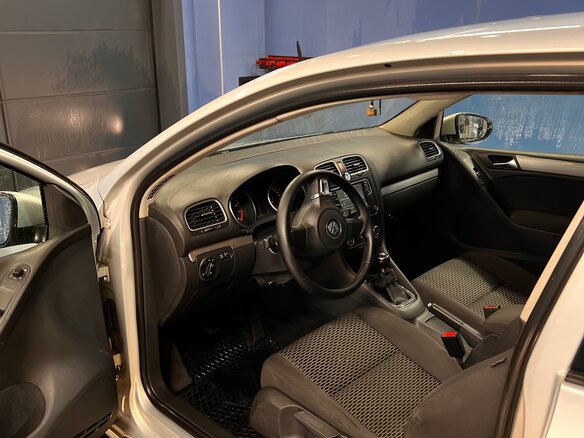 2010 Volkswagen Golf 6-speed VI, серебристый - вид 5