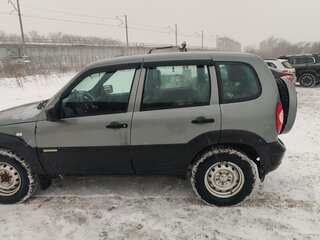 2017 Chevrolet Niva I Рестайлинг, серый, 500000 рублей, вид 3