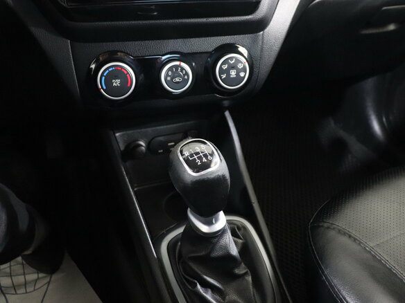 2015 Kia Rio III Рестайлинг, бежевый, 838000 рублей - вид 13