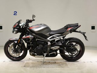 2022 Triumph Street Triple, серый, 887000 рублей, вид 2