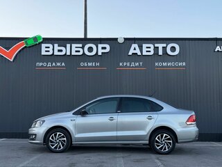 2017 Volkswagen Polo V Рестайлинг, серебристый, 1499000 рублей, вид 4