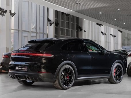 2026 Porsche Cayenne GTS Coupé III Рестайлинг, чёрный, 25900000 рублей, вид 4