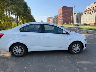 2014 Chevrolet Aveo II, белый, 640000 рублей, вид 2