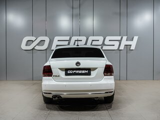 2018 Volkswagen Polo V Рестайлинг, белый, 1329000 рублей, вид 4