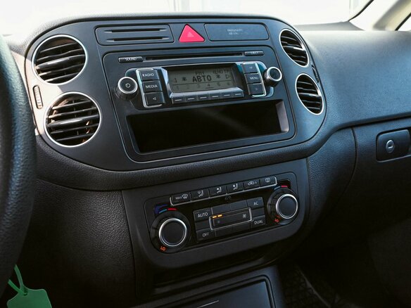 2010 Volkswagen Golf Plus BiFuel II, чёрный, 673000 рублей - вид 10
