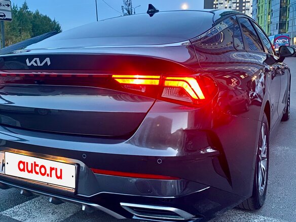 2021 Kia K5 III, серый, 2505000 рублей - вид 10