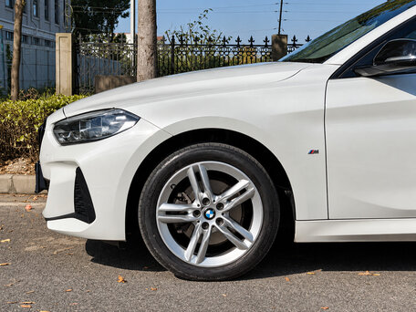 2022 BMW 1 серии 120i III (F52) Рестайлинг, белый, 1726661 рублей, вид 4