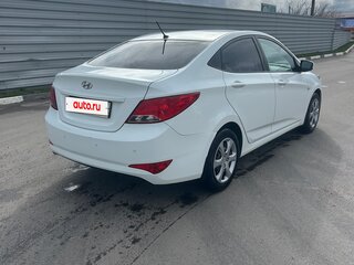 2015 Hyundai Solaris I Рестайлинг, белый, 800000 рублей, вид 3