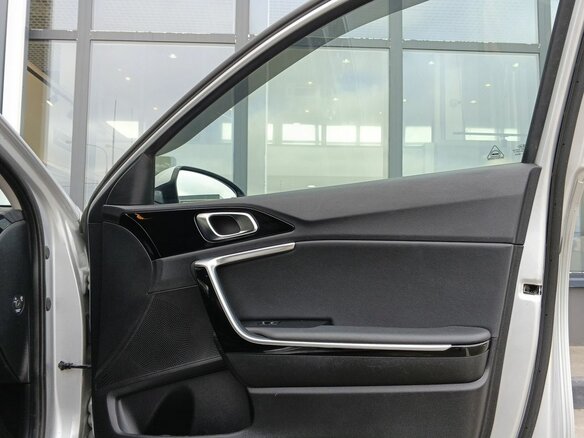 2018 Kia Ceed III, серебристый, 1589000 рублей - вид 25