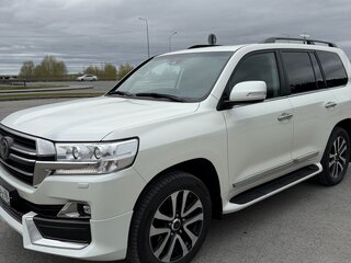 2019 Toyota Land Cruiser 200 Series Рестайлинг 2, белый, 7700000 рублей, вид 1