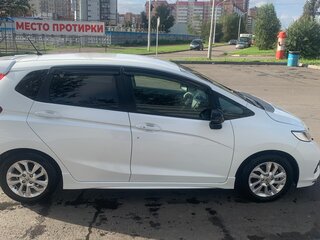 2019 Honda Fit III Рестайлинг, белый, 1285000 рублей, вид 5