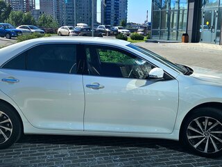 2016 Toyota Camry VII (XV50) Рестайлинг, белый, 1875000 рублей, вид 4