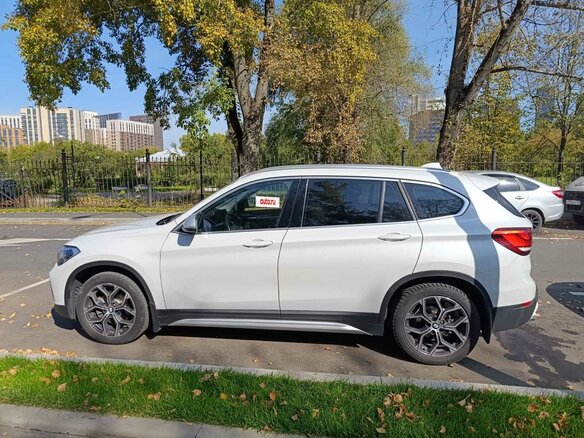 2022 BMW X1 18i sDrive II (F48) Рестайлинг, белый, 2970000 рублей - вид 5