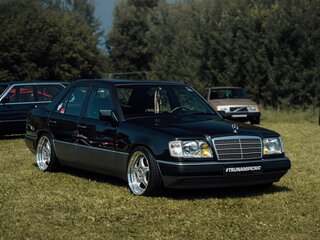 1994 Mercedes-Benz E-Класс 250 I (W124), чёрный, 1150000 рублей, вид 1