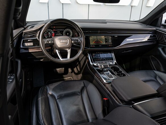 2021 Audi Q8 55 TFSI I (4M), белый, 9750000 рублей - вид 9