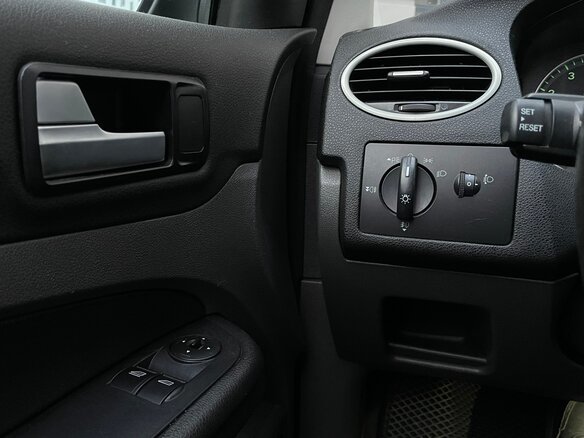2006 Ford Focus II, красный - вид 17