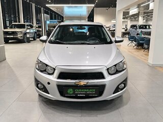 2013 Chevrolet Aveo II, серебристый, 595000 рублей, вид 2