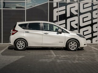2018 Nissan Note e-Power II Рестайлинг, белый, 1150000 рублей, вид 5