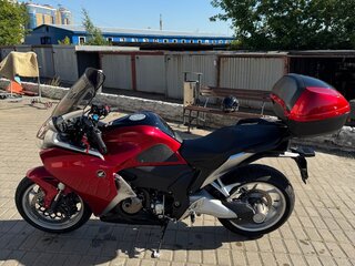 2012 Honda VFR 1200, красный, 1000000 рублей, вид 2