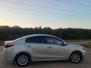 2018 Kia Rio IV, бежевый, 1500000 рублей, вид 3