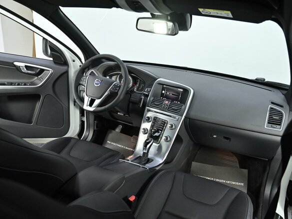 2017 Volvo XC60 I Рестайлинг, белый, 2125000 рублей - вид 5