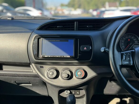 2018 Toyota Vitz III (XP130) Рестайлинг 2, серый - вид 21