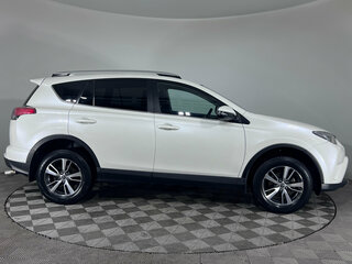 2017 Toyota RAV4 IV (XA40) Рестайлинг, белый, 2220000 рублей, вид 4