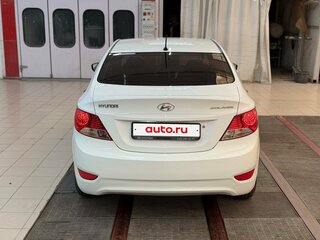 2013 Hyundai Solaris I, белый, 860000 рублей, вид 4