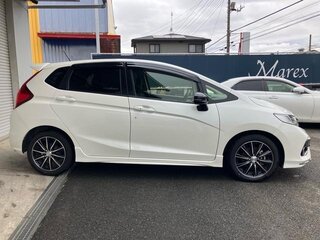 2017 Honda Fit III Рестайлинг, белый, 810000 рублей, вид 1