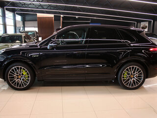 2021 Porsche Cayenne E-Hybrid III, чёрный, 10750000 рублей, вид 3