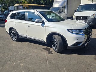 2021 Mitsubishi Outlander III Рестайлинг 3, белый, 2470000 рублей, вид 3