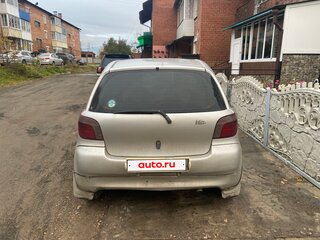 2001 Toyota Vitz I (P10), серебристый, 230000 рублей, вид 2
