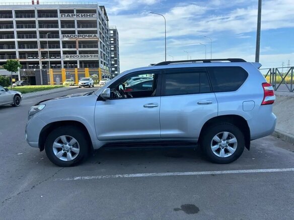 2014 Toyota Land Cruiser Prado 150 Series Рестайлинг 1, серебристый, 3150000 рублей - вид 9