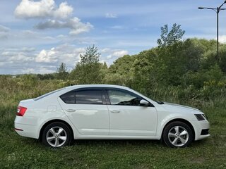 2017 Skoda Octavia III (A7) Рестайлинг, белый, 1190000 рублей, вид 5