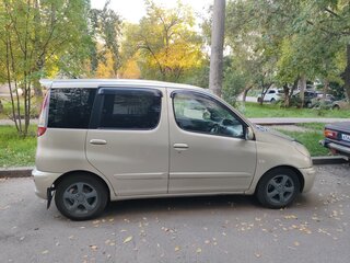 2002 Toyota FunCargo, серый, 395000 рублей, вид 4