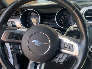 2019 Ford Mustang VI Рестайлинг, белый, 2800000 рублей, вид 5