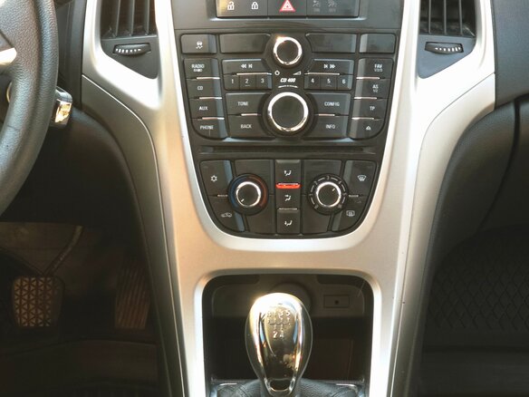 2011 Opel Astra J, белый - вид 9